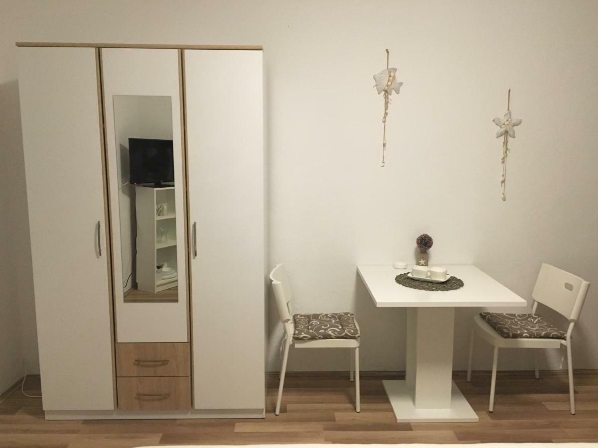 Apartment & Rooms Laura Brela Eksteriør bilde