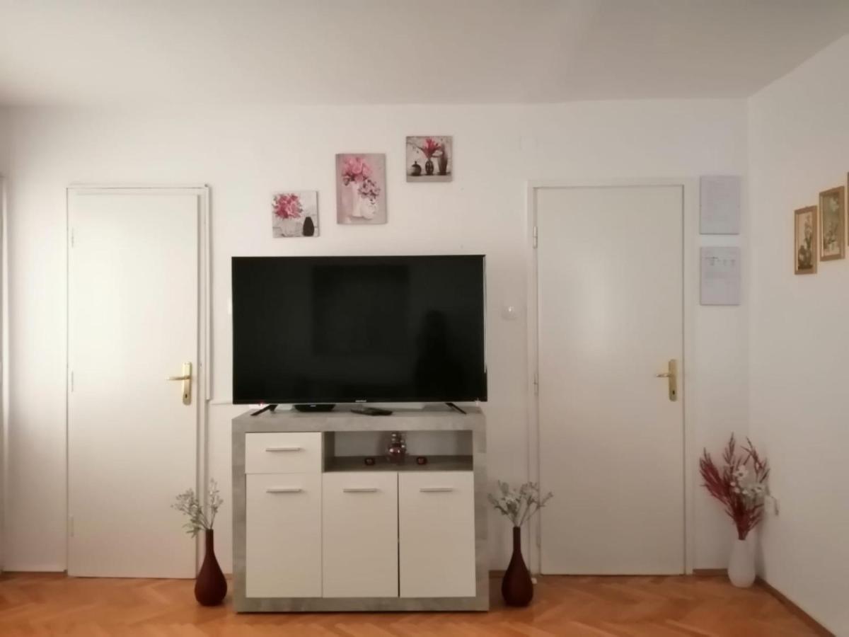 Apartment & Rooms Laura Brela Eksteriør bilde